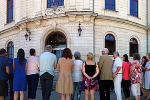 Minute de silence devant l'Hôtel de Ville