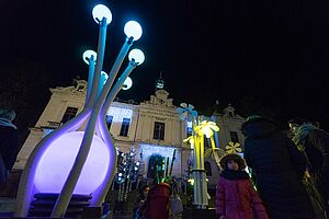 Installation lumineuse sur la place Salengro