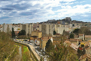 Panorama de la ville et de sa rivière