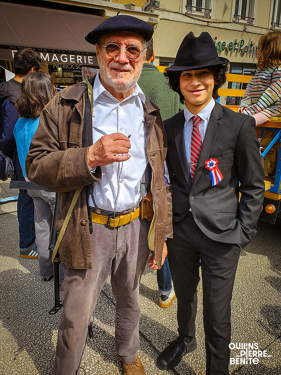 Un homme âgé et un adolescent - Agrandir l'image, .JPG 1,68Mo (fenêtre modale)