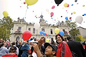 Lâcher de ballons sur la place Salengro