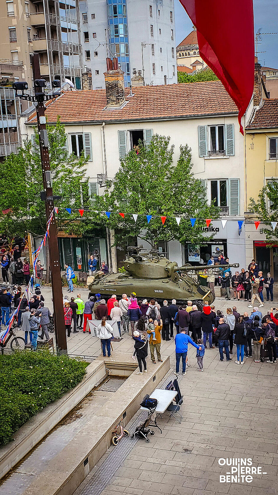 Gros plan sur le char d'assaut - Agrandir l'image, .JPG 768Ko (fenêtre modale)
