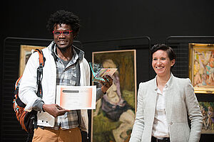 Mory Ouatara (artiste) et Anne Pasturel (adjointe à la culture)